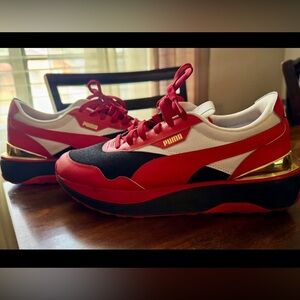 Women’s Size 11
Puma Rider “Art of Sport”